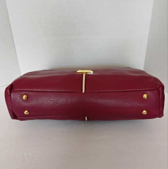 Anne Klein Elegant Burgundy Pebbled Leather Shoulder Bag. - Picture 4 of 5